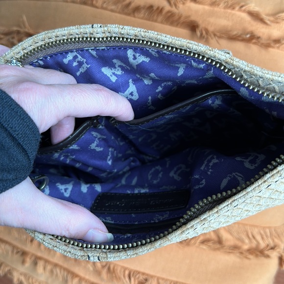 Marc New York - Andrew Marc light-tan leather crossbody purse - Picture 8 of 11